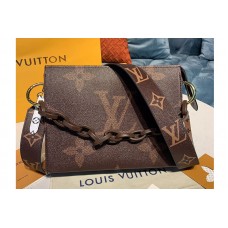 Louis Vuitton M47547 LV toiletry pouch 26 with Chain in Monogram canvas