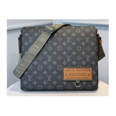 Louis Vuitton M44001 LV District MM Bag in Monogramme Eclipse canvas