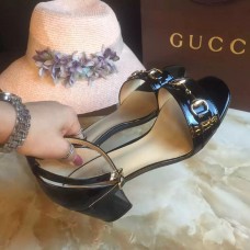 Gucci leather t-strap mid-heel 6cm sandal black 01