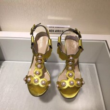 Gucci Leather t-strap sandal 424886 gold