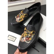 Gucci Leather Men's Loafer With Embroidered Tiger Black